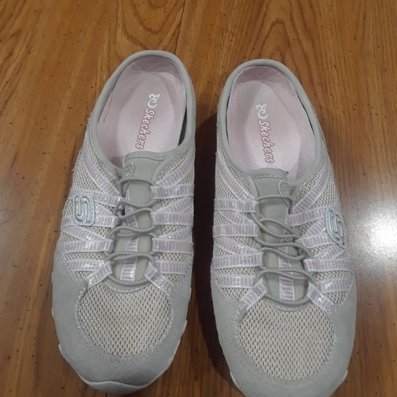 Skechers Slip on Tennis Shoes - Picture 1 of 4